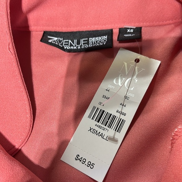 7th Ave. NY&Co. Puff/Sheer Short sleeve, mandarin collar V-neck,graduated front - Picture 9 of 10